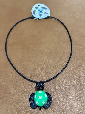 New Marble Daisies Green Turtle Pendant Necklace for Women